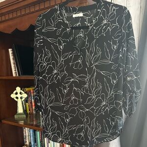 Women’s Medium Black and White Floral Top
